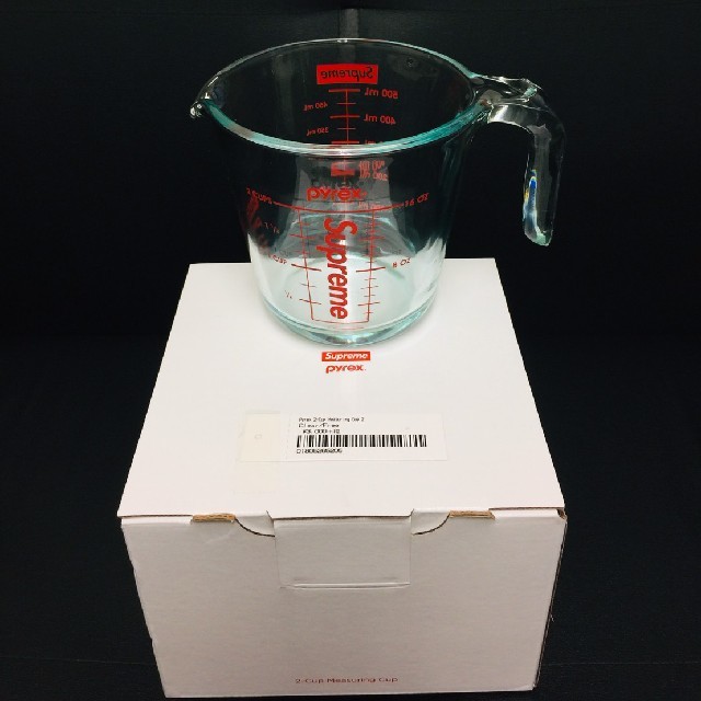 Supreme(シュプリーム)の【新品未使用】supreme Pyrex Measuring Cup 計量カップ スポーツ/アウトドアのアウトドア(テーブル/チェア)の商品写真