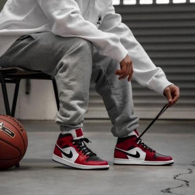 NIKE(ナイキ)の069☆希少！AIR JORDAN 1 MID ナイキ エアジョーダン1 シカゴ メンズの靴/シューズ(スニーカー)の商品写真