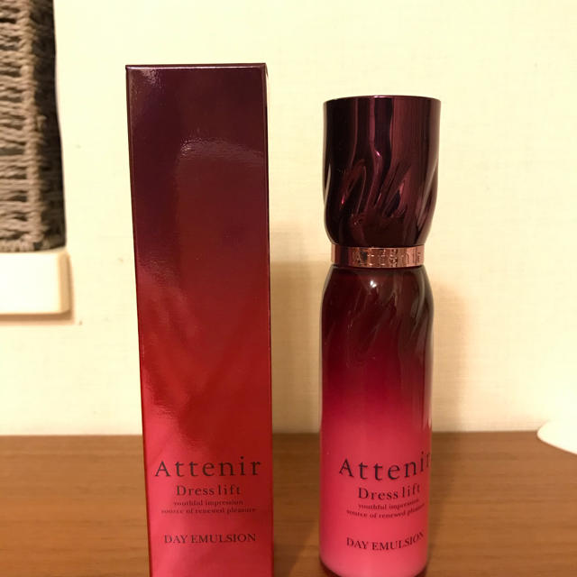 Attenir(アテニア)の【未使用】アテニア　ドレスリフト　デイエマルジョン　おまけ付き コスメ/美容のスキンケア/基礎化粧品(乳液/ミルク)の商品写真