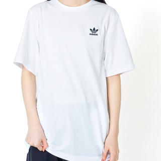 アディダス(adidas)のadidas Tシャツ(Tシャツ/カットソー(半袖/袖なし))