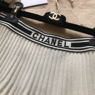 シャネル(CHANEL)のCHANEL♡極美品  新品未使用 タグ付き CHANELロゴ スカート 38(ひざ丈スカート)