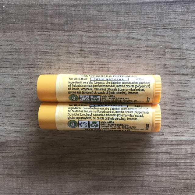 BURT'S BEES(バーツビーズ)の(^ω^)様専用]バーツビーズ　リップ　2本セット コスメ/美容のスキンケア/基礎化粧品(リップケア/リップクリーム)の商品写真