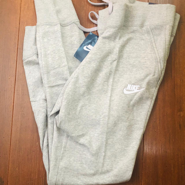 新品　NIKE スウェットパンツ　グレー