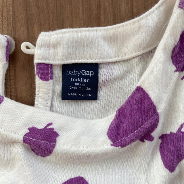 babyGAP(ベビーギャップ)のノースリーブ　80cm  女の子 キッズ/ベビー/マタニティのベビー服(~85cm)(タンクトップ/キャミソール)の商品写真