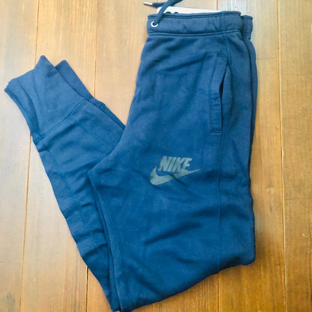 新品　NIKE パンツ　ネイビー