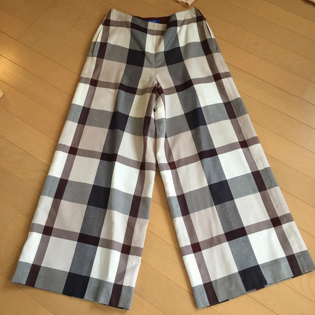 BURBERRY BLUE LABEL(バーバリーブルーレーベル)のブルーレーベルクレストブリッジ⭐︎ピンクニット・チェックワイドパンツ2点セット レディースのパンツ(その他)の商品写真