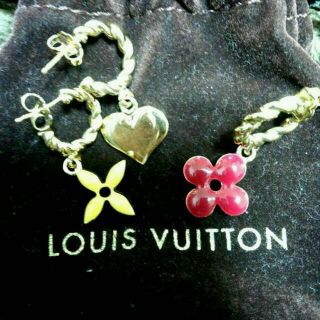 ルイヴィトン(LOUIS VUITTON)のLOUIS VUITTONピアス値下げ中(ピアス)