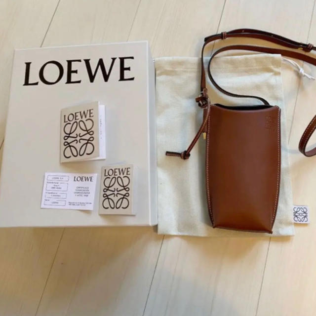 【LOEWE】大人気ロエベ　ショルダーバッグ　バッグ　レザー