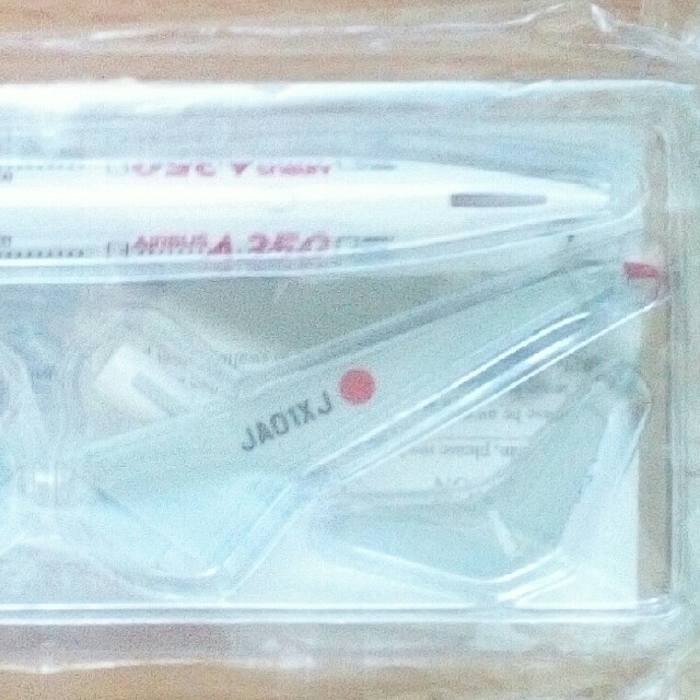 JAL(日本航空)(ジャル(ニホンコウクウ))のJAL飛行機プラモデルAIRBUS A350（最新型 非売品 日本航空 模型） エンタメ/ホビーのおもちゃ/ぬいぐるみ(模型/プラモデル)の商品写真