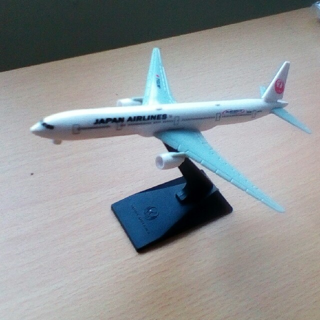 JAL(日本航空)(ジャル(ニホンコウクウ))のJAL飛行機プラモデルAIRBUS A350（最新型 非売品 日本航空 模型） エンタメ/ホビーのおもちゃ/ぬいぐるみ(模型/プラモデル)の商品写真