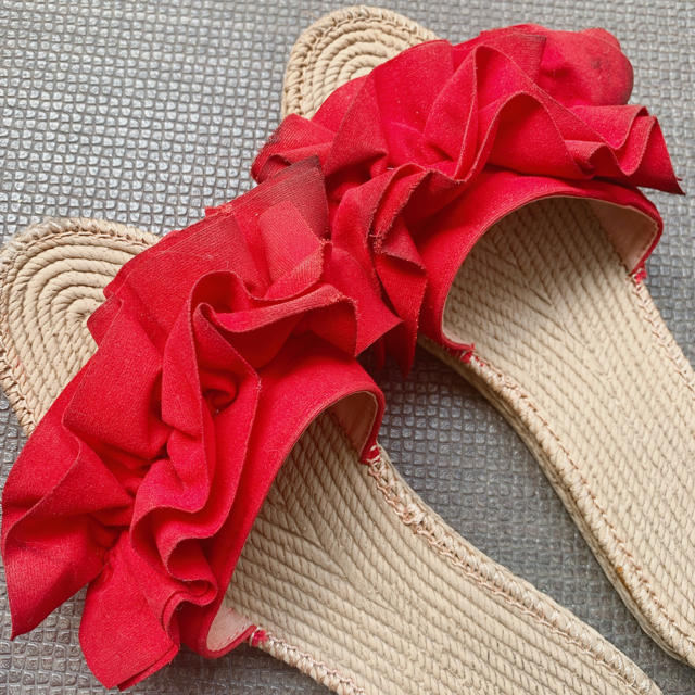 LOWRYS FARM(ローリーズファーム)のLOWRYSFARM：フリルサンダル M 赤色 レディースの靴/シューズ(サンダル)の商品写真