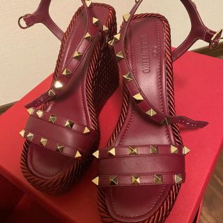 ヴァレンティノガラヴァーニ(valentino garavani)の再値下げヴァレンティノ　valentino ロックスタッズ　ウェッジサンダル(サンダル)