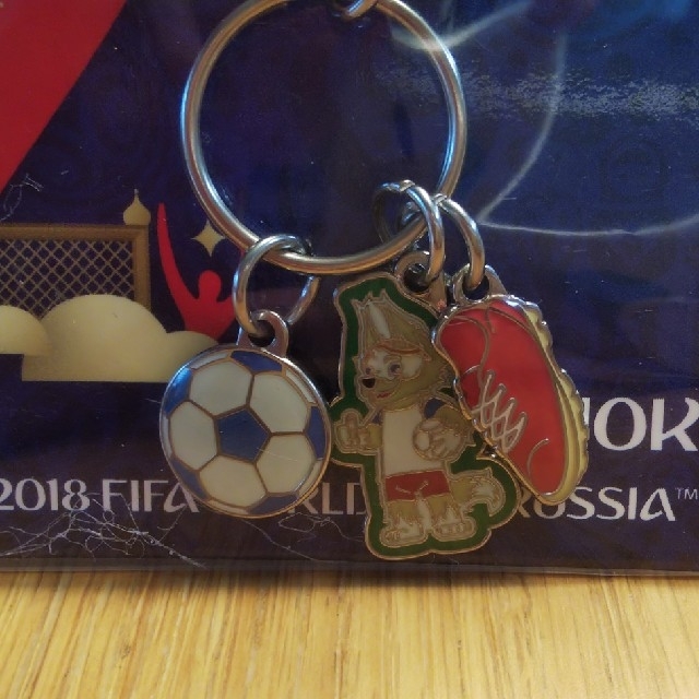 2018年ロシアW杯 キーホルダー スポーツ/アウトドアのサッカー/フットサル(記念品/関連グッズ)の商品写真