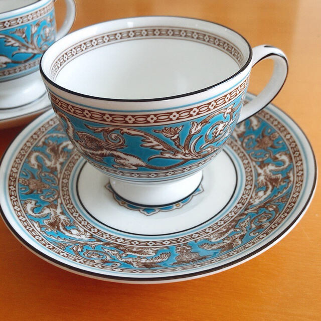 WEDGWOOD(ウェッジウッド)のウエッジウッド　フロレンティーン　カップ&ソーサー、ケーキ皿セット インテリア/住まい/日用品のキッチン/食器(食器)の商品写真