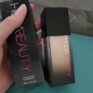 HUDA BEAUTY リキッドファンデ(ファンデーション)