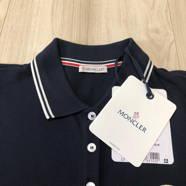 MONCLER(モンクレール)の新品　MONCLER  モンクレール　ポロシャツ　レディース   半袖　 レディースのトップス(ポロシャツ)の商品写真