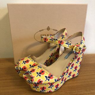 プラダ(PRADA)のPRADA  サンダル　サイズ37  花柄　ウエッジソール(サンダル)