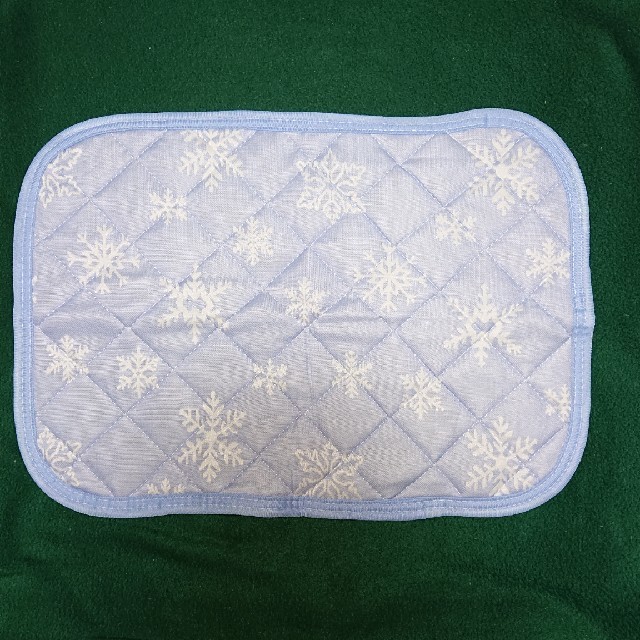 新品‼️ 冷感枕パッド 35 ✖️ 50 cm インテリア/住まい/日用品の寝具(枕)の商品写真