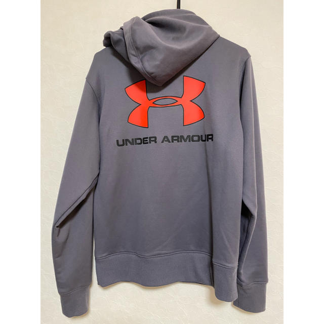 UNDER ARMOUR(アンダーアーマー)の【美品】アンダーアーマー　パーカー レディースのトップス(パーカー)の商品写真