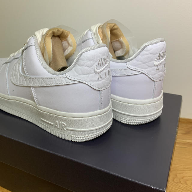 NIKE(ナイキ)のNIKE AIR FORCE 1 07LX "BLING" エアフォース1 24 レディースの靴/シューズ(スニーカー)の商品写真