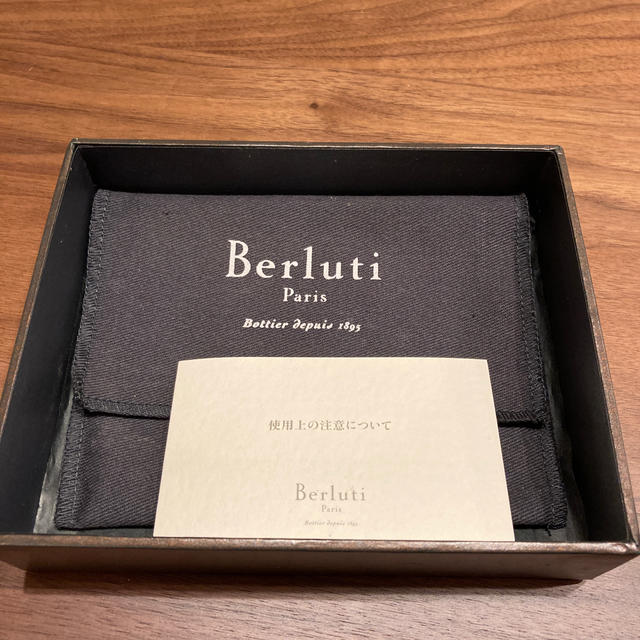 Berluti - [未使用] Berluti しおり 紋章入りの通販 by ひろ ...