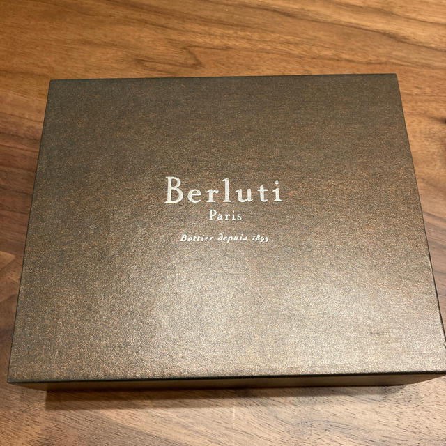 Berluti - [未使用] Berluti しおり 紋章入りの通販 by ひろ ...