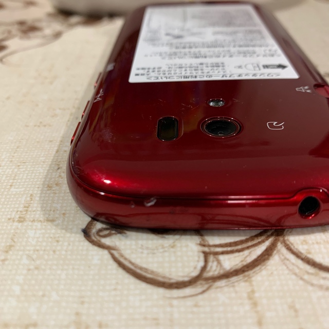F-06F らくらくスマートフォン レッド● 本体 3