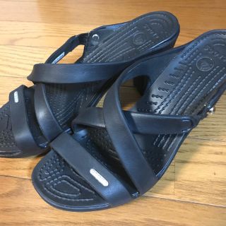 クロックス(crocs)のクロックス ／ヒールサンダルw8(ブラック)(サンダル)