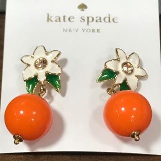 ケイトスペードニューヨーク(kate spade new york)のケイトスペード    お花　オレンジ　ピアス(ピアス)