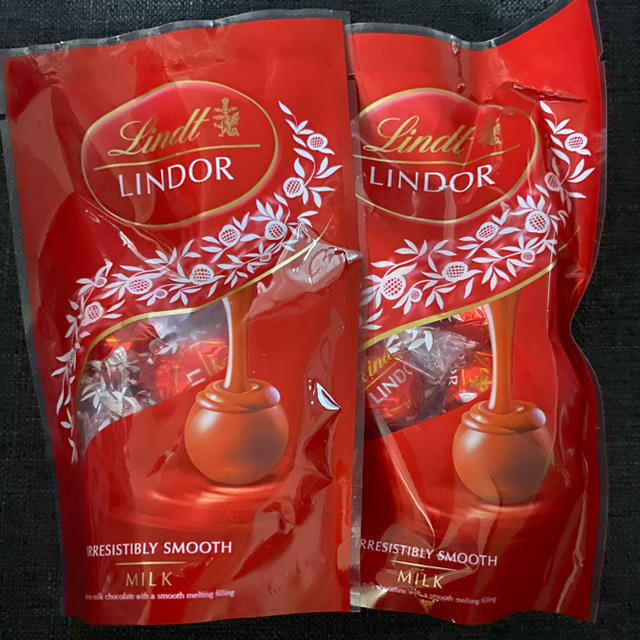 Lindt(リンツ)のリンドール ミルクパック5P X2 食品/飲料/酒の食品(菓子/デザート)の商品写真