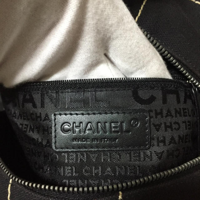 CHANEL(シャネル)のCHANEL チョコバー ステッチ ミニバッグ シャネル レディース レディースのバッグ(ハンドバッグ)の商品写真