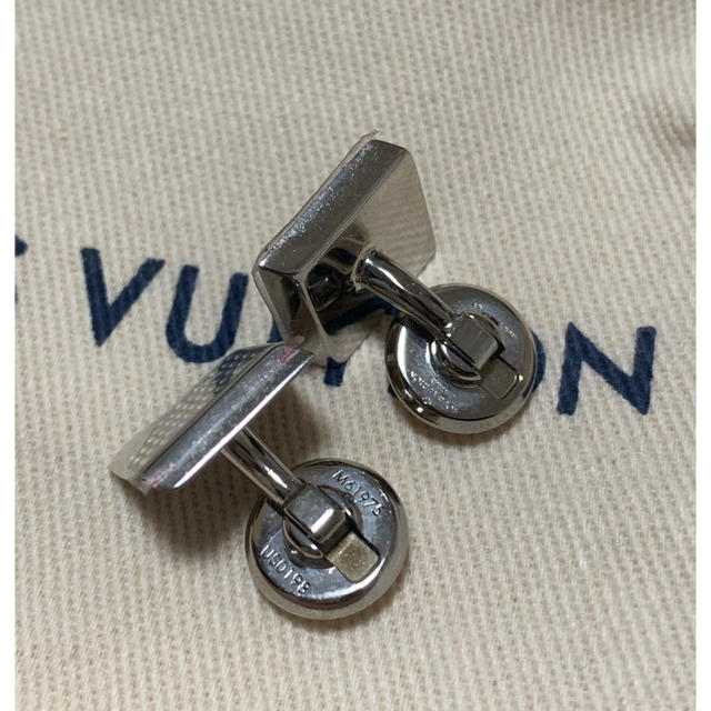 LOUIS VUITTON(ルイヴィトン)の⭐️しも様専用⭐️LOUIS VUITTON カフスボタン メンズのアクセサリー(その他)の商品写真