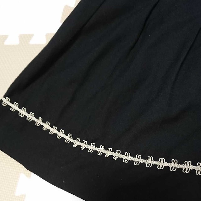 色々使えるフレアスカート 黒 プリーツ ひざ丈 シンプル レディースのスカート(ひざ丈スカート)の商品写真