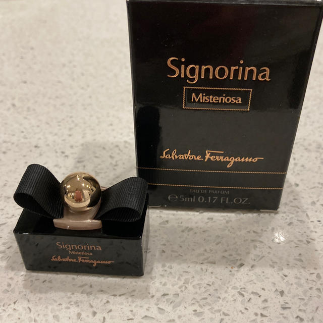 Ferragamo(フェラガモ)のフェラガモ　パフューム　Signorina コスメ/美容の香水(香水(女性用))の商品写真