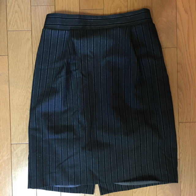THE EMPORIUM(ジエンポリアム)のエンポリアム コクーンスカート レディースのスカート(ひざ丈スカート)の商品写真