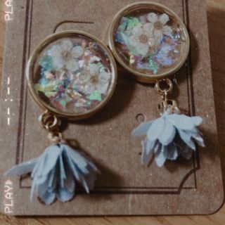 ハンドメイドピアス　フラワー(ピアス)