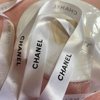 シャネル(CHANEL)のCHANEL ツヤツヤホワイト　リボン　100m(ラッピング/包装)