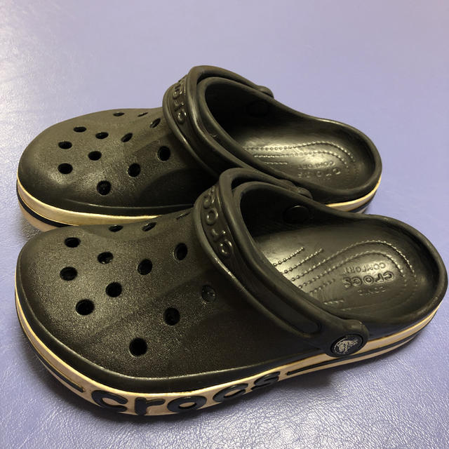 CROSS(クロス)のクロックスCROCS キッズ サンダル21.5～22.4cm★送料無料★即日発送 キッズ/ベビー/マタニティのキッズ靴/シューズ(15cm~)(サンダル)の商品写真