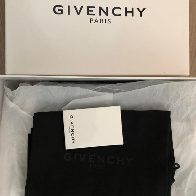 GIVENCHY(ジバンシィ)の【特価！未使用品】GIVENCHY スタッズスニーカー メンズの靴/シューズ(スニーカー)の商品写真