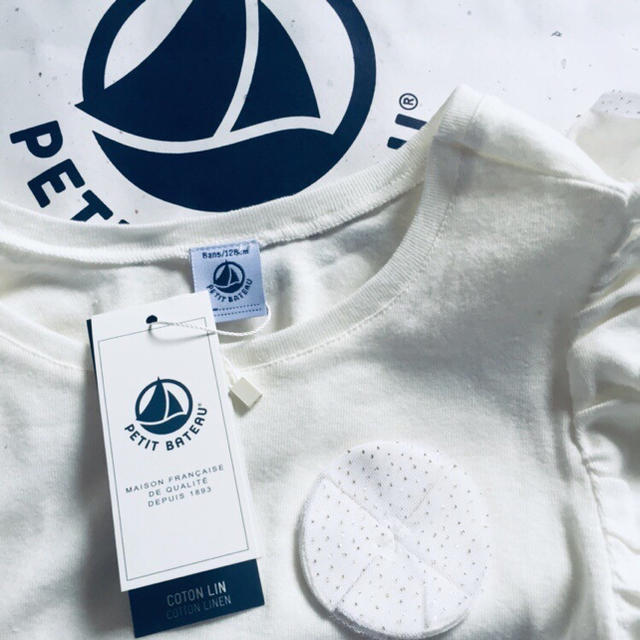 PETIT BATEAU(プチバトー)の★セール★ プチバトー 8ans リネン半袖Tシャツ　 キッズ/ベビー/マタニティのキッズ服女の子用(90cm~)(Tシャツ/カットソー)の商品写真