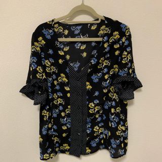 アズールバイマウジー(AZUL by moussy)の花柄トップスアズール(カットソー(半袖/袖なし))