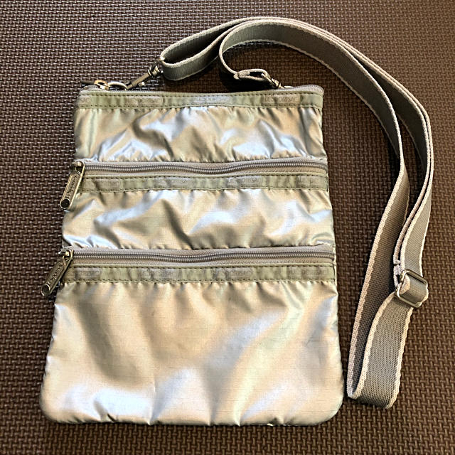 LeSportsac(レスポートサック)のレスポートサック　ショルダーバッグ　シルバー レディースのバッグ(ショルダーバッグ)の商品写真