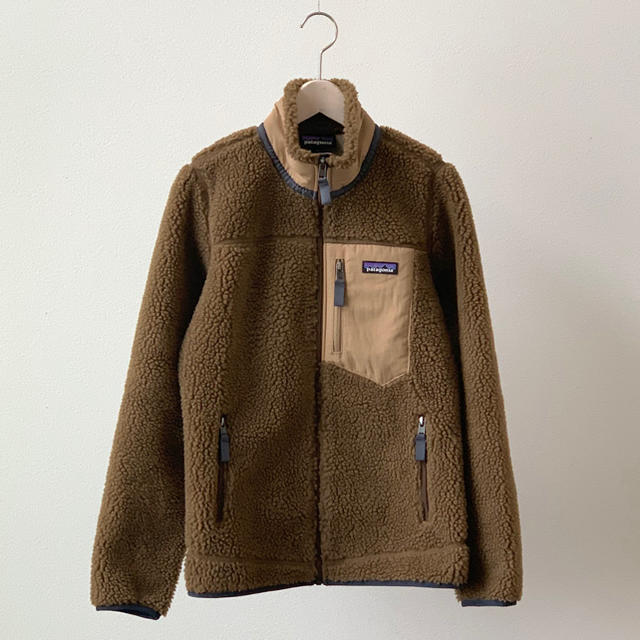 patagonia(パタゴニア)の2019 Patagoniaパタゴニア クラシック レトロX ジャケットOWBR レディースのジャケット/アウター(ブルゾン)の商品写真