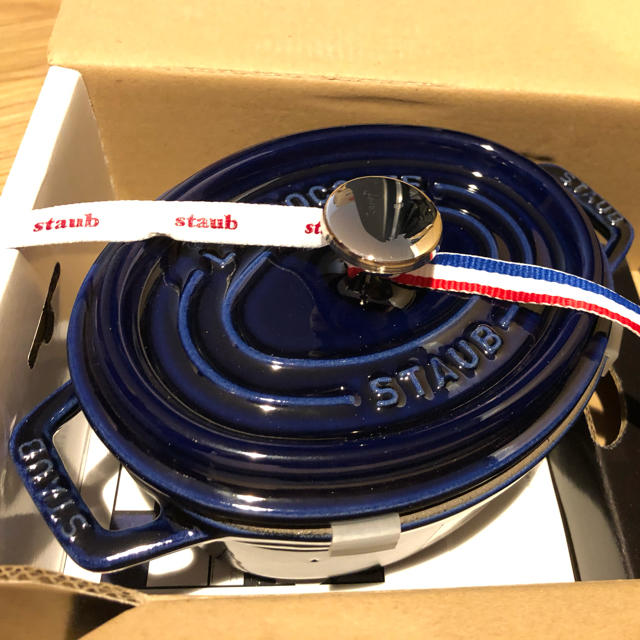 STAUB(ストウブ)のストウブ　ココットオーバル　15センチ　グランブルー新品 インテリア/住まい/日用品のキッチン/食器(鍋/フライパン)の商品写真