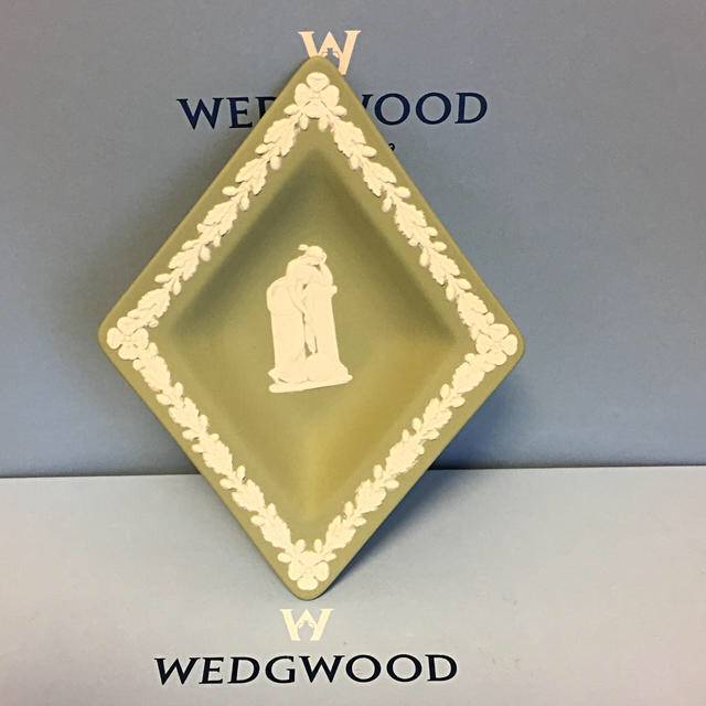 WEDGWOOD(ウェッジウッド)の新品 未使用 ウェッジウッド ジャスパー セージグリーン スクエア プレート インテリア/住まい/日用品のキッチン/食器(食器)の商品写真