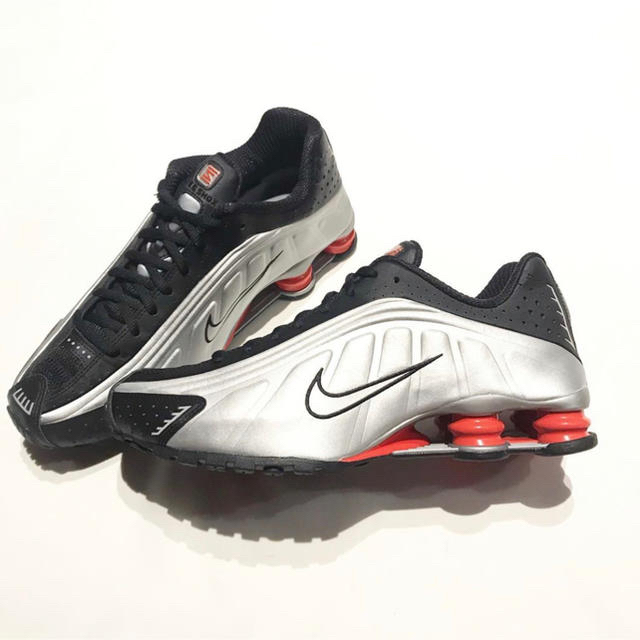 NIKE SHOX R4