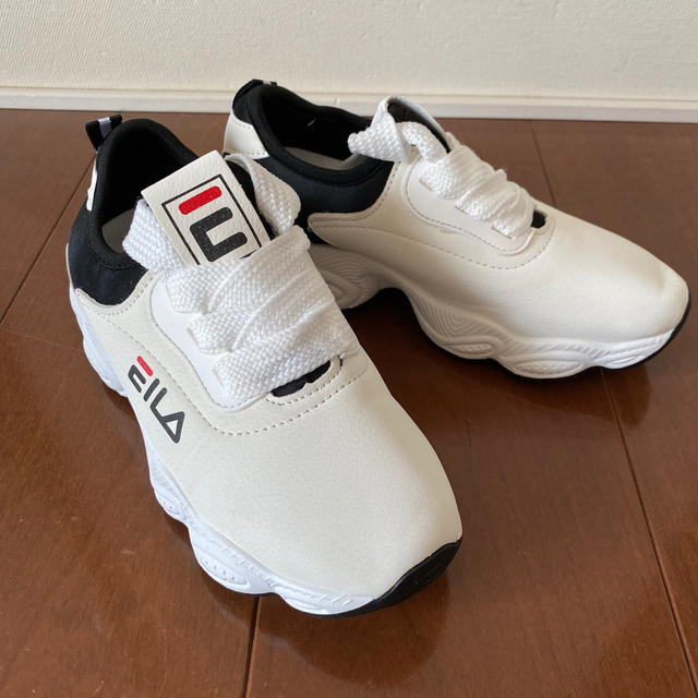 FILA(フィラ)の子供用スニーカー キッズ/ベビー/マタニティのキッズ靴/シューズ(15cm~)(スニーカー)の商品写真