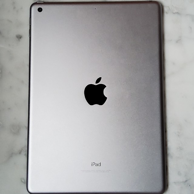 【美品】iPad 第6世代  純正付属品ほぼ全部あり ケース、ケーブル2本つき