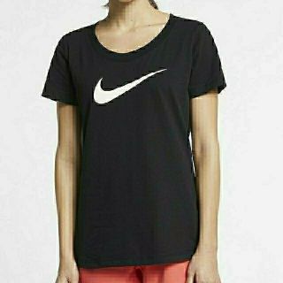 ナイキ(NIKE)のナイキ ウィメンズ DRI-FIT スコープ スウッシュ Tシャツ　M(Tシャツ(半袖/袖なし))