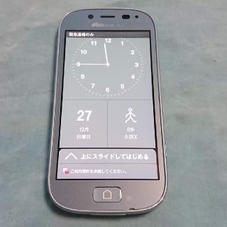 エヌティティドコモ(NTTdocomo)のドコモ　らくらくスマートフォン３ F-06F エアーブルー　スマホ本体(スマートフォン本体)